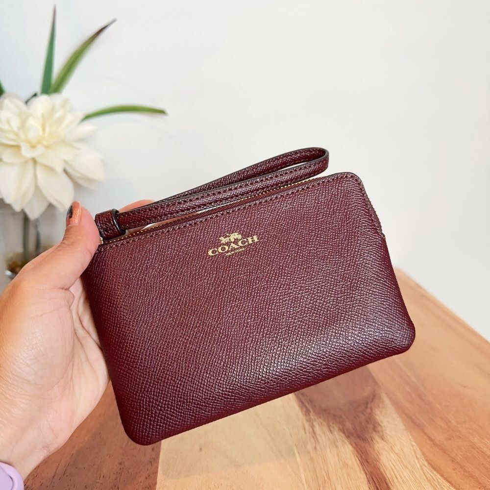 NWT Coach Corner Zip Wristlet‎